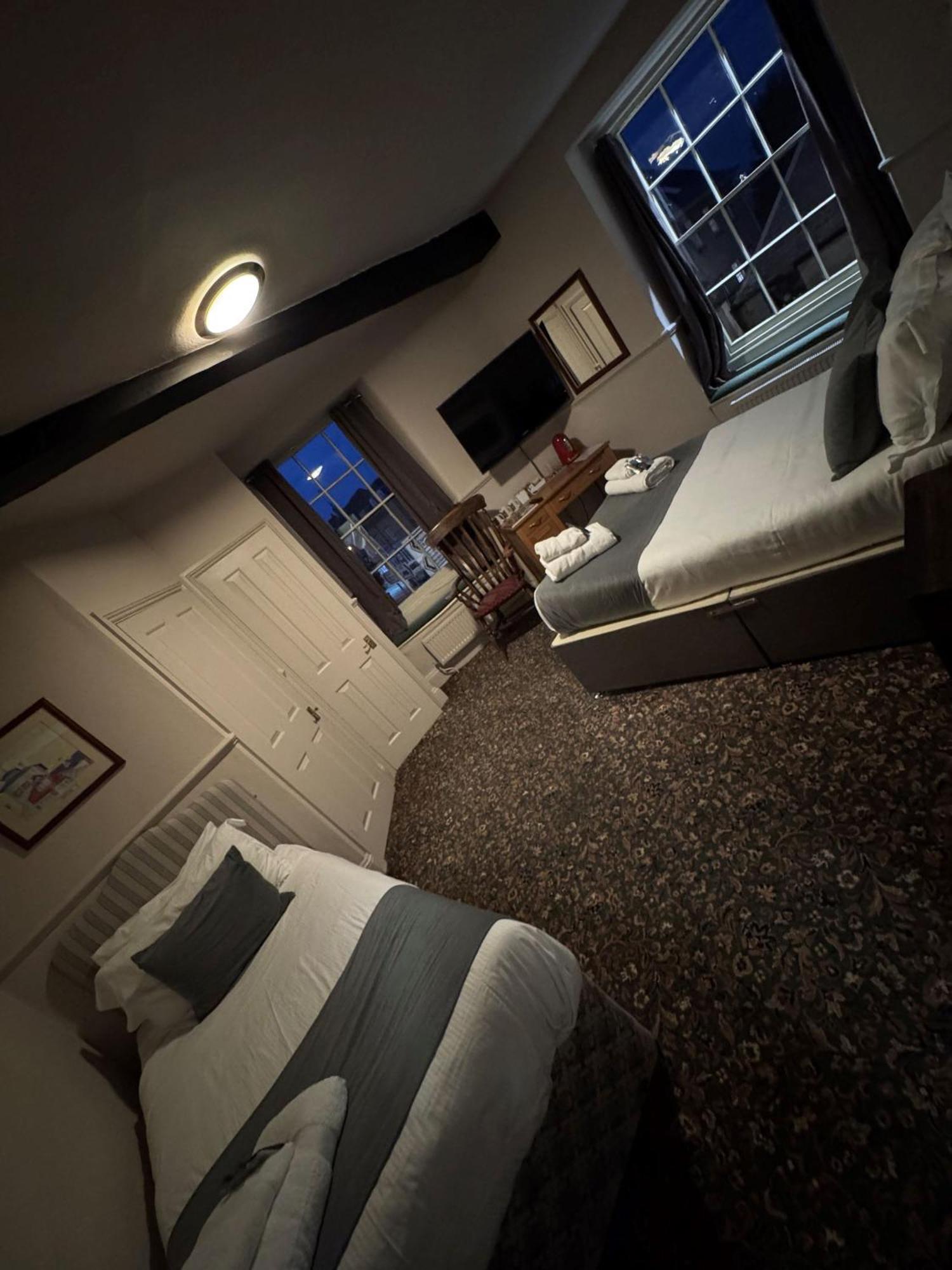 The Kings Arms Hotel Chipping Norton Room photo