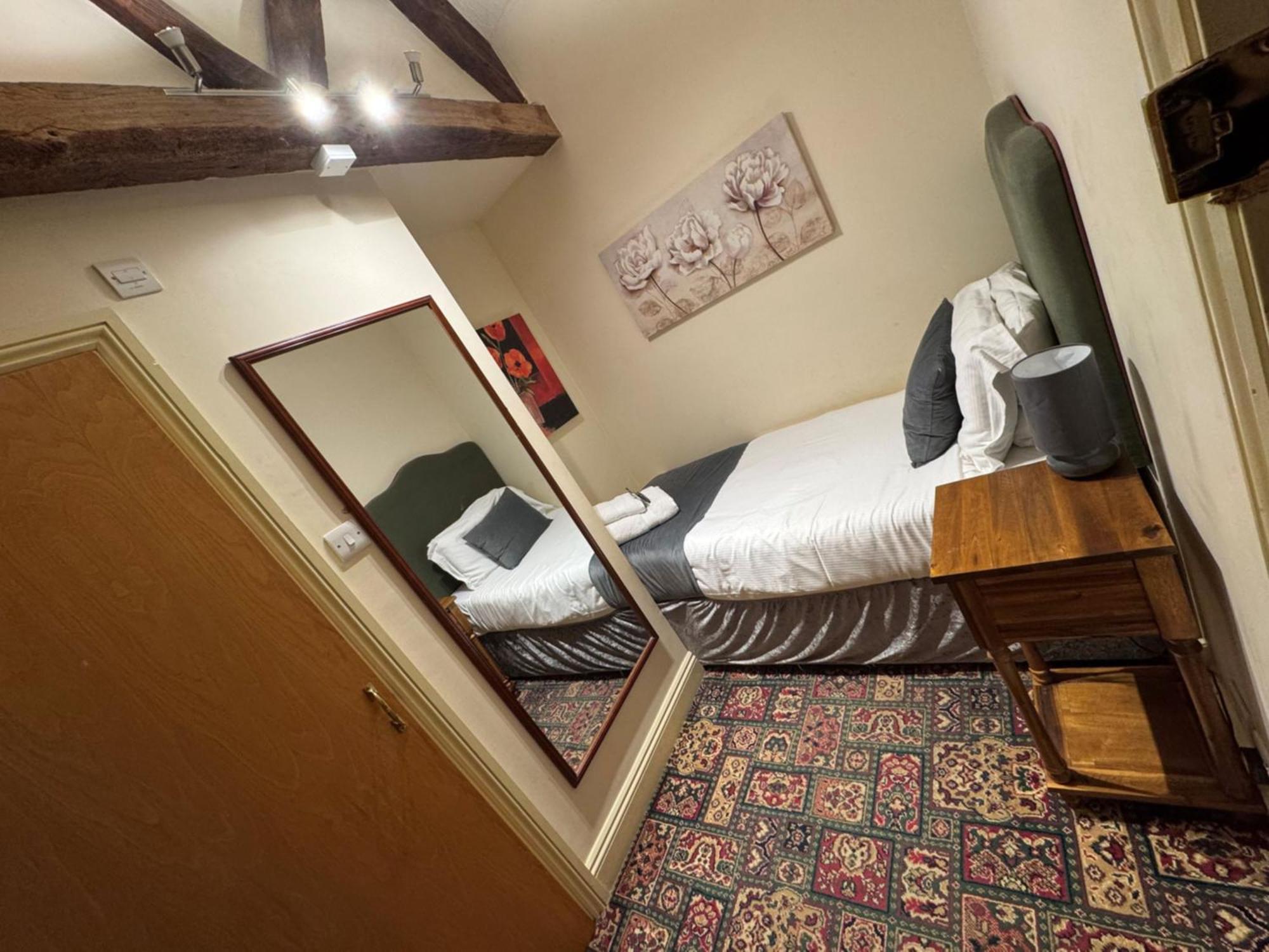 The Kings Arms Hotel Chipping Norton Room photo